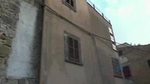 You explore Italy and head back to London with Lily.